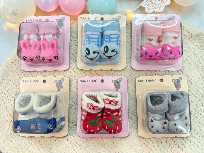 Medias Antideslizantes con Muñeco Sonajero y Puño Volcado en Cajita Regalo San Shan