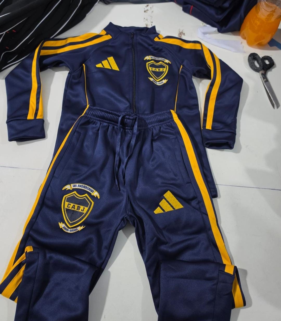 Conjunto Deportivo Bordado - Imagen 2
