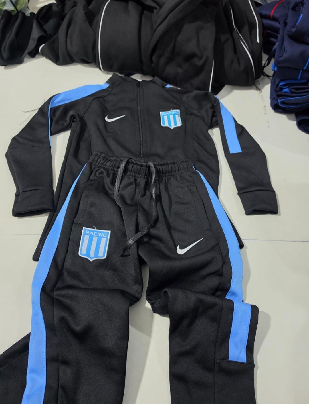 Conjunto Deportivo Bordado - Imagen 3