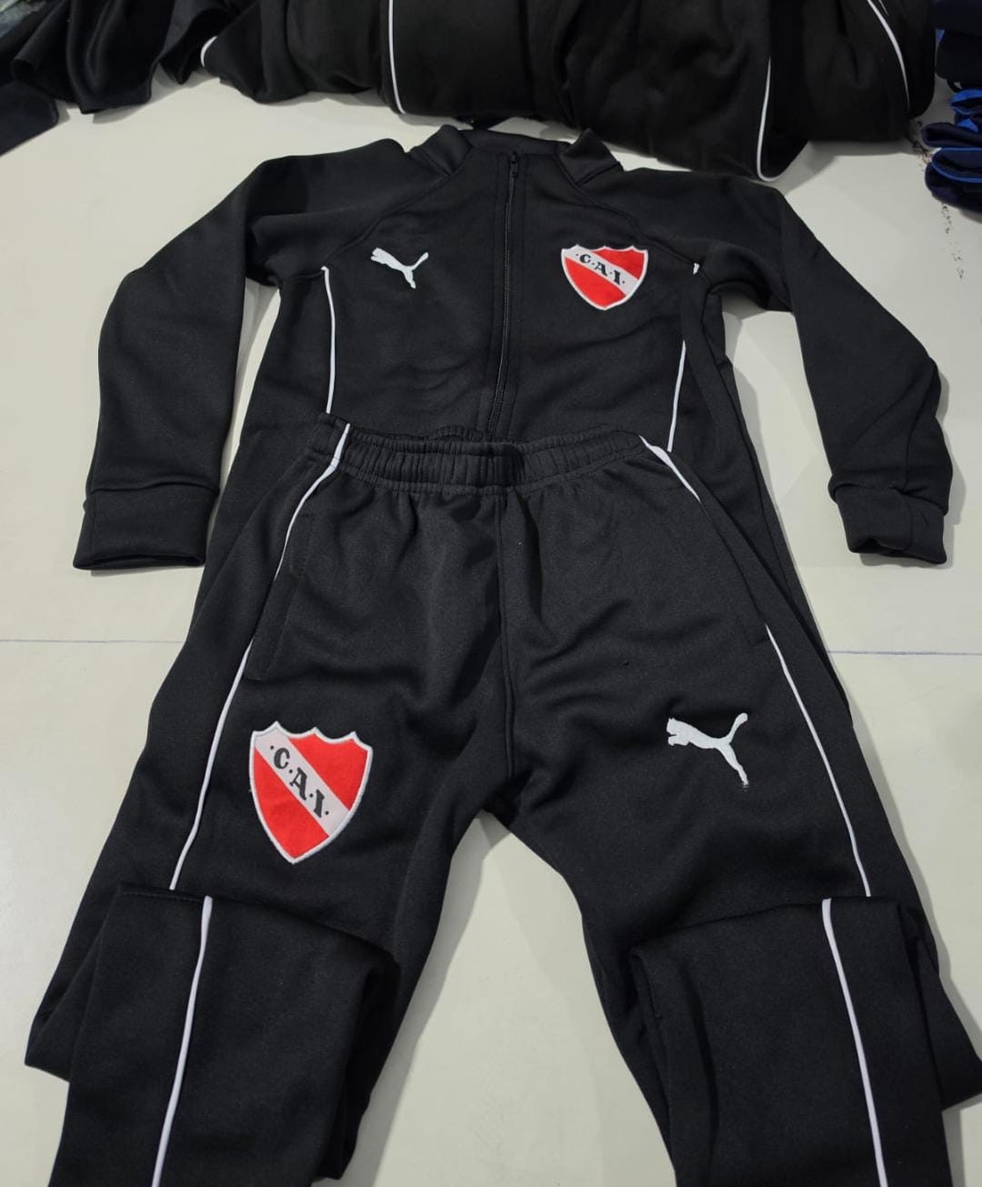 Conjunto Deportivo Bordado - Imagen 4