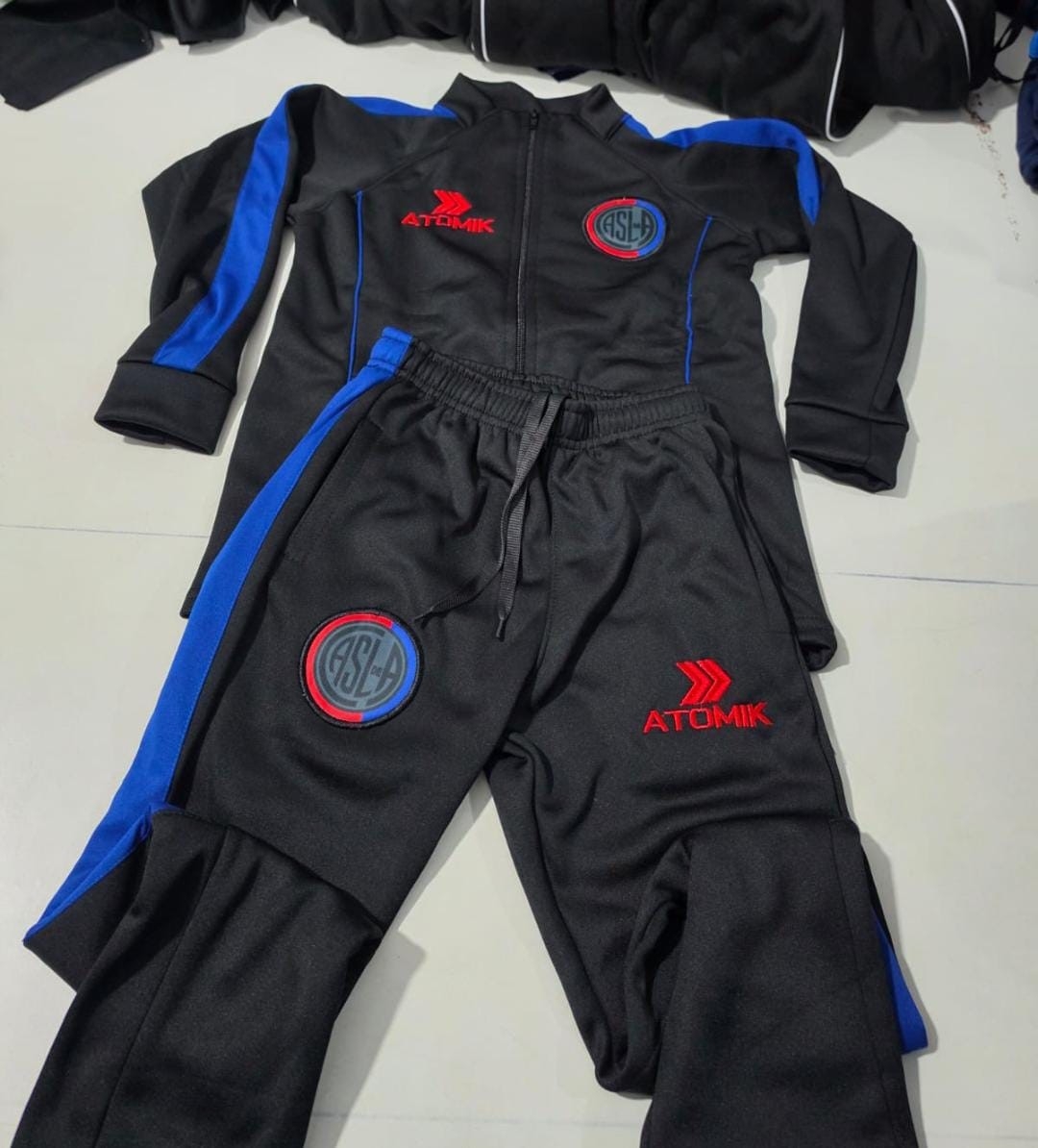 Conjunto Deportivo Bordado - Imagen 6