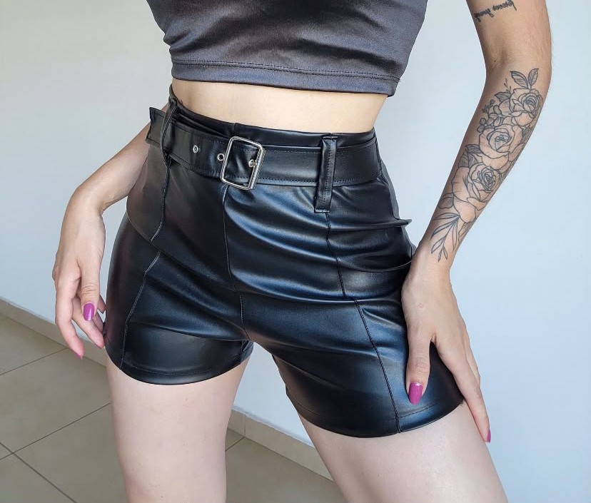 Short Engomado con Cinto - Imagen 1