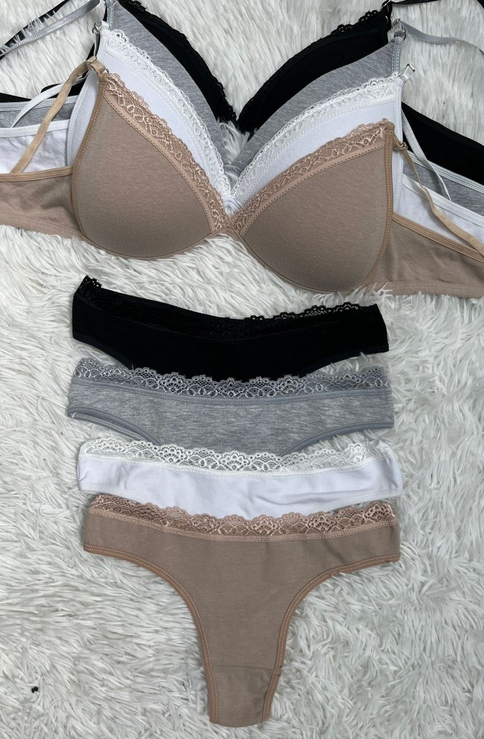 Conjunto Triangulo con Puntilla - Imagen 1