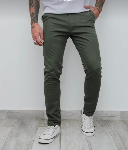 Pantalon Corte Chino en Color Verde Semi Chupin