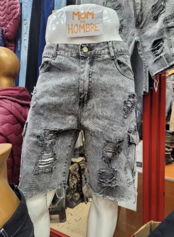 Bermuda Mom Cargo con  Roturas