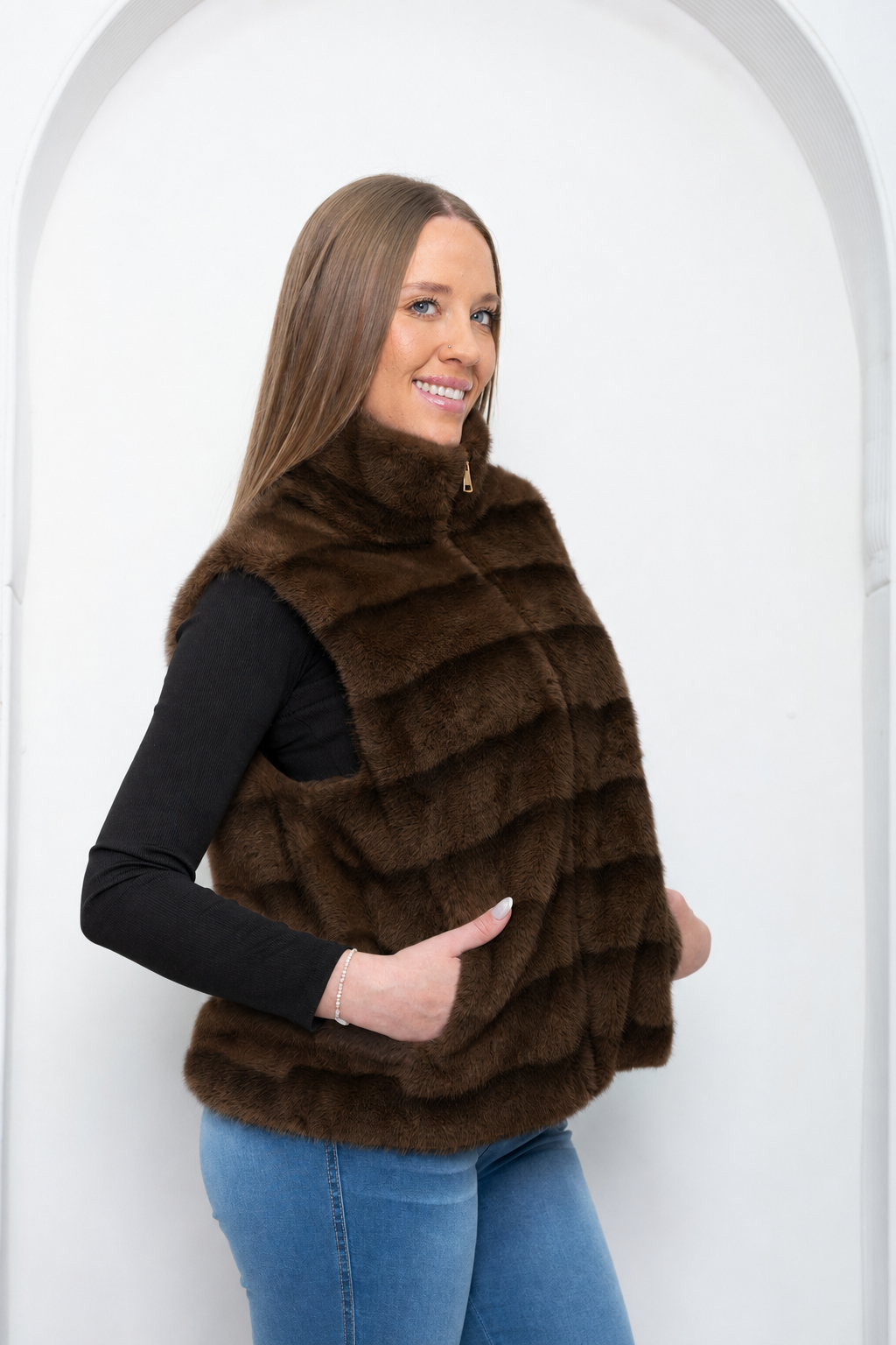 Chaleco Peludo Alaska I Calidad - 169672c1-4acb-4794-8721-c0d3213638a7.png