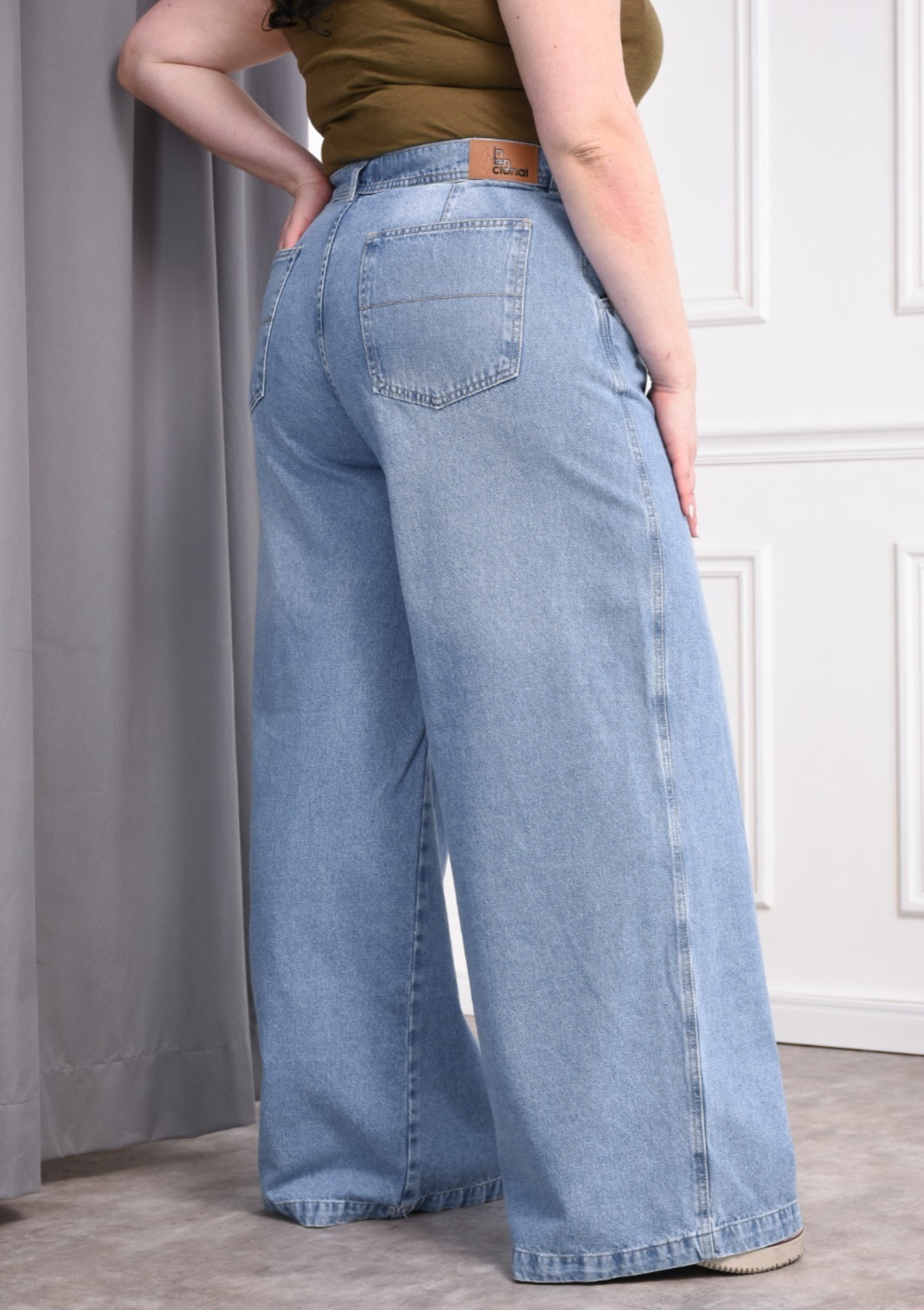 Palazo Jeans con Bigote Rígido - WhatsApp%20Image%202026-07-22%20at%2012.10.40%20(1).jpeg