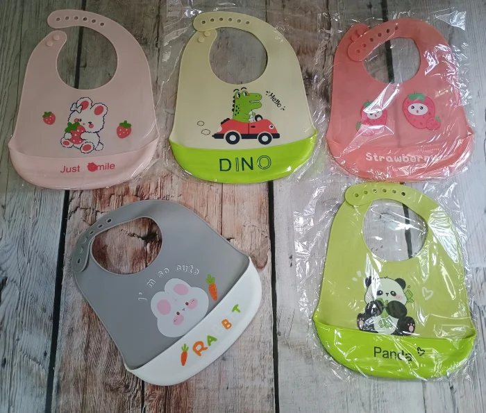 Baberos de Silicona Estampados y Lisos