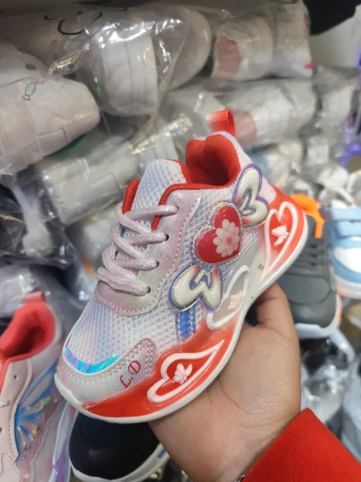Zapatillas con Lunes de Niña