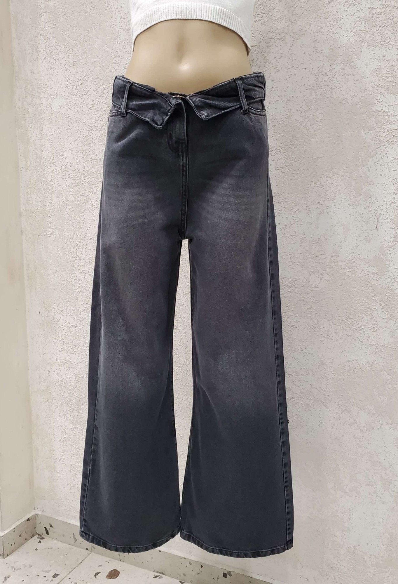 Jean Negro Localizado Cintura Doblada Denim Rigido - Imagen 3