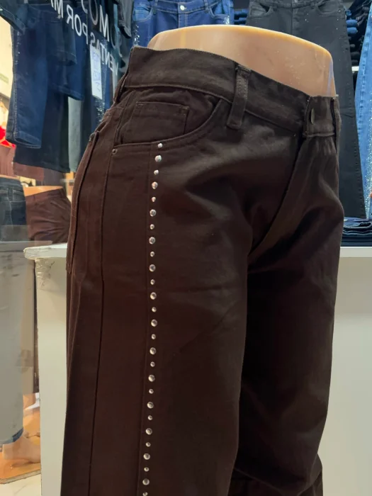 Baggy Chocolate con Tachas