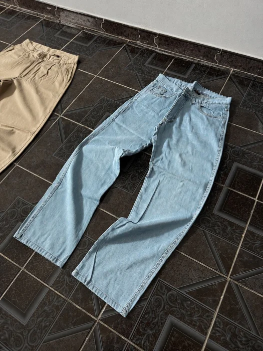 Jeans Clásico Recto Mom Celeste