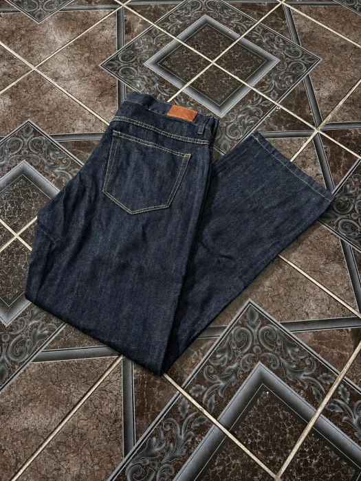 Jeans Clásico Recto Mom Azul Crudo