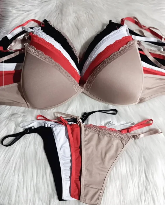 Conjunto Triángulo Lycra con Puntilla