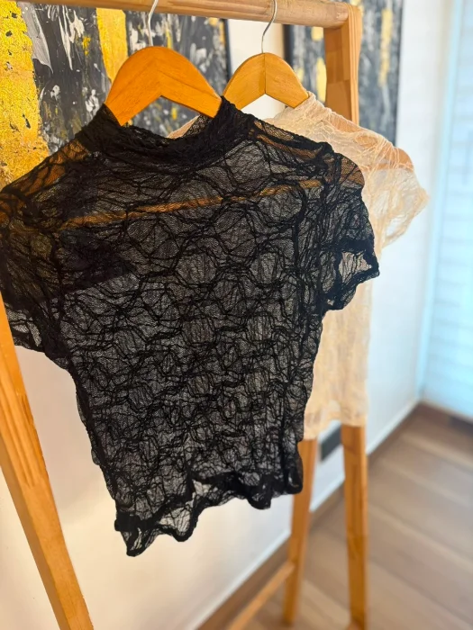 Remera de Encaje Sole