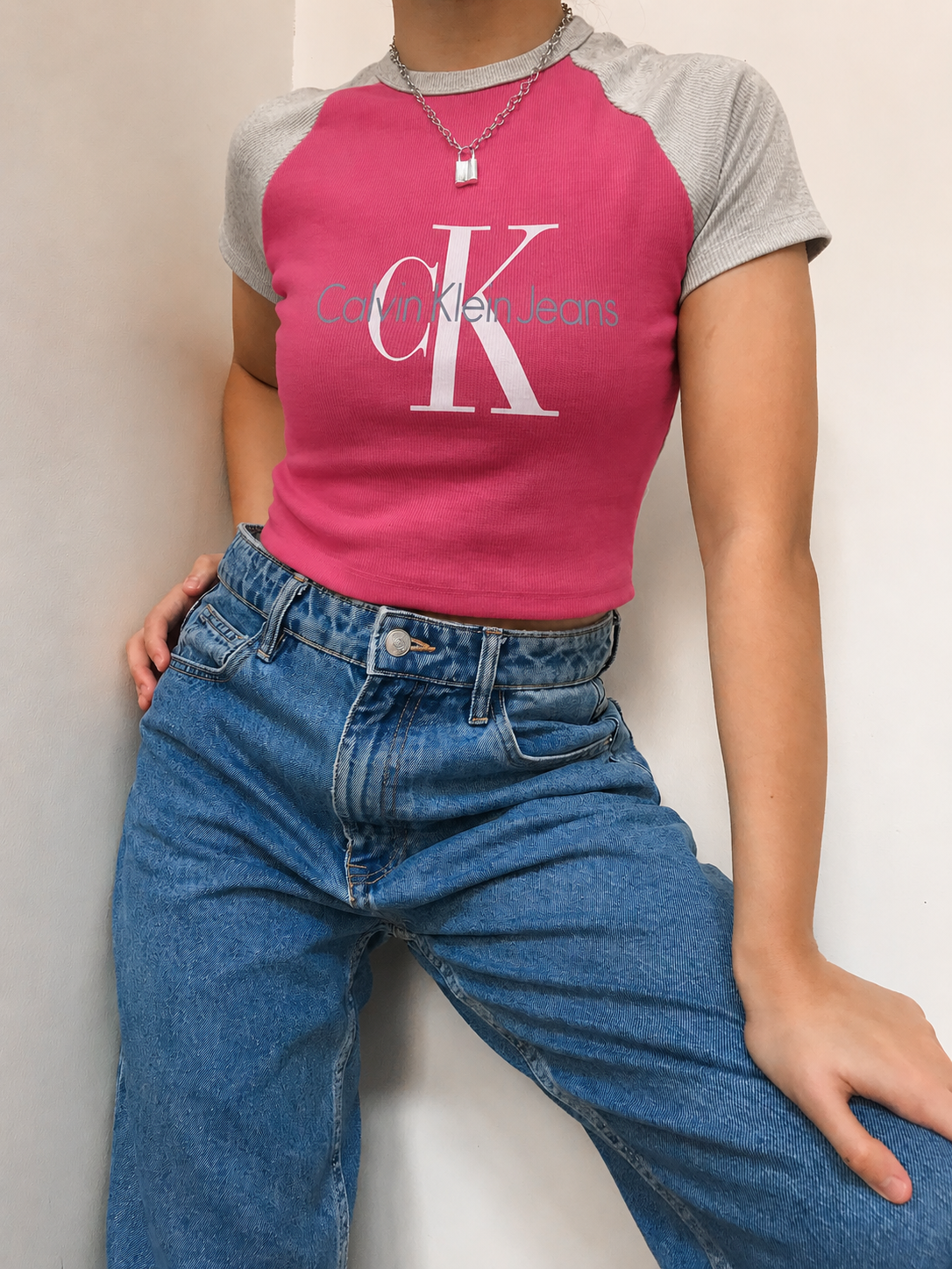 Baby Tee de Marcas - ChatGPT%20Image%2012%20ago%202026%2C%2014_40_45.png