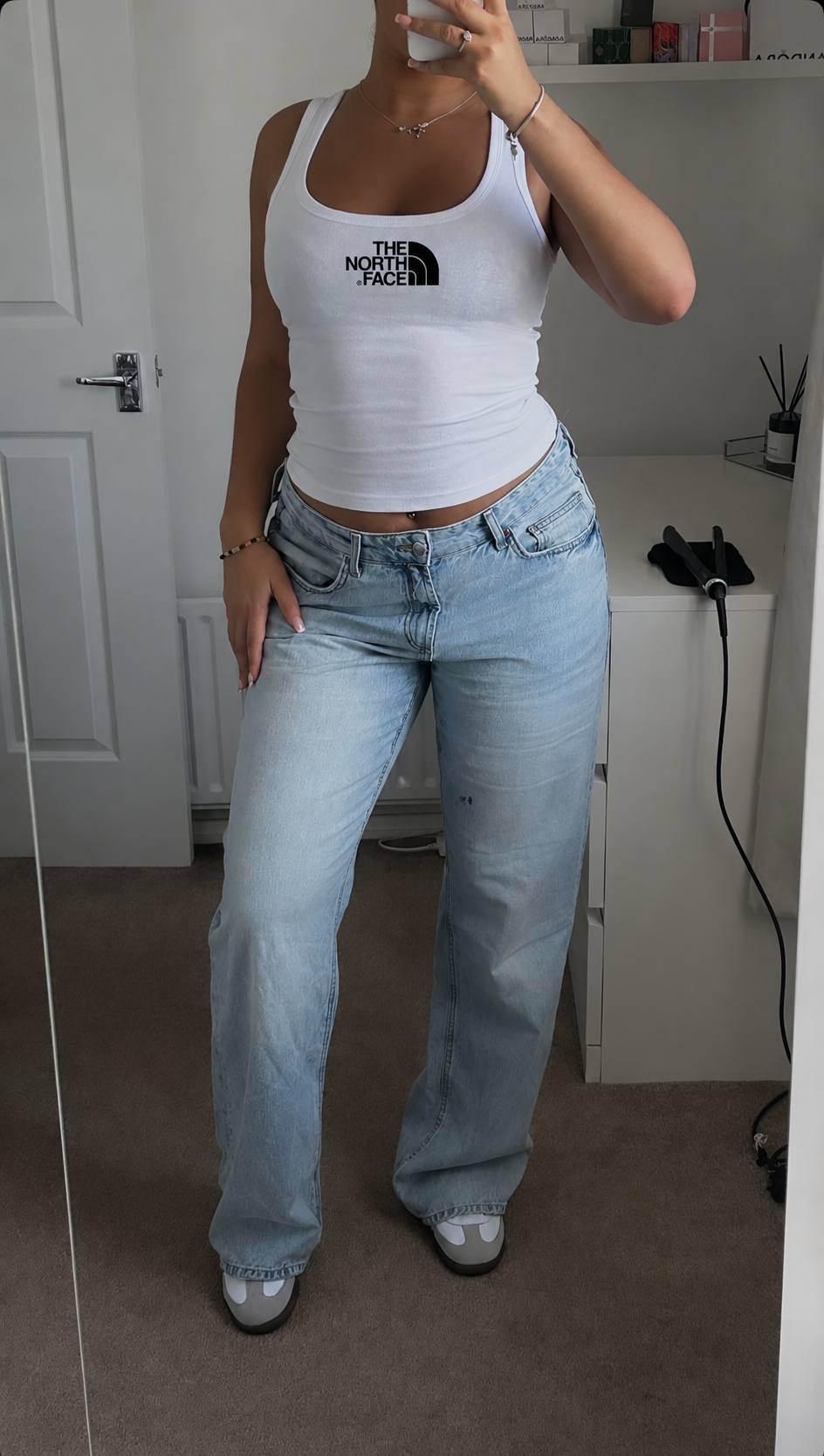 Musculosa Marcas - Selfie%20casual%20con%20logo%20North%20Face.png