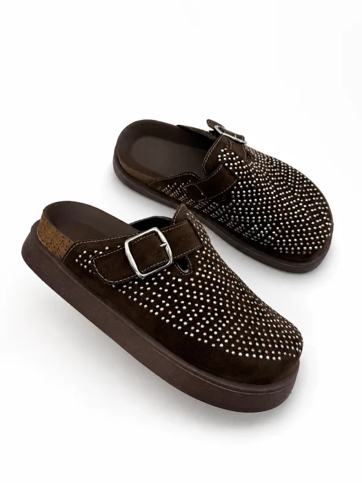 Zuecos Brillo Perla Tachas Sueco