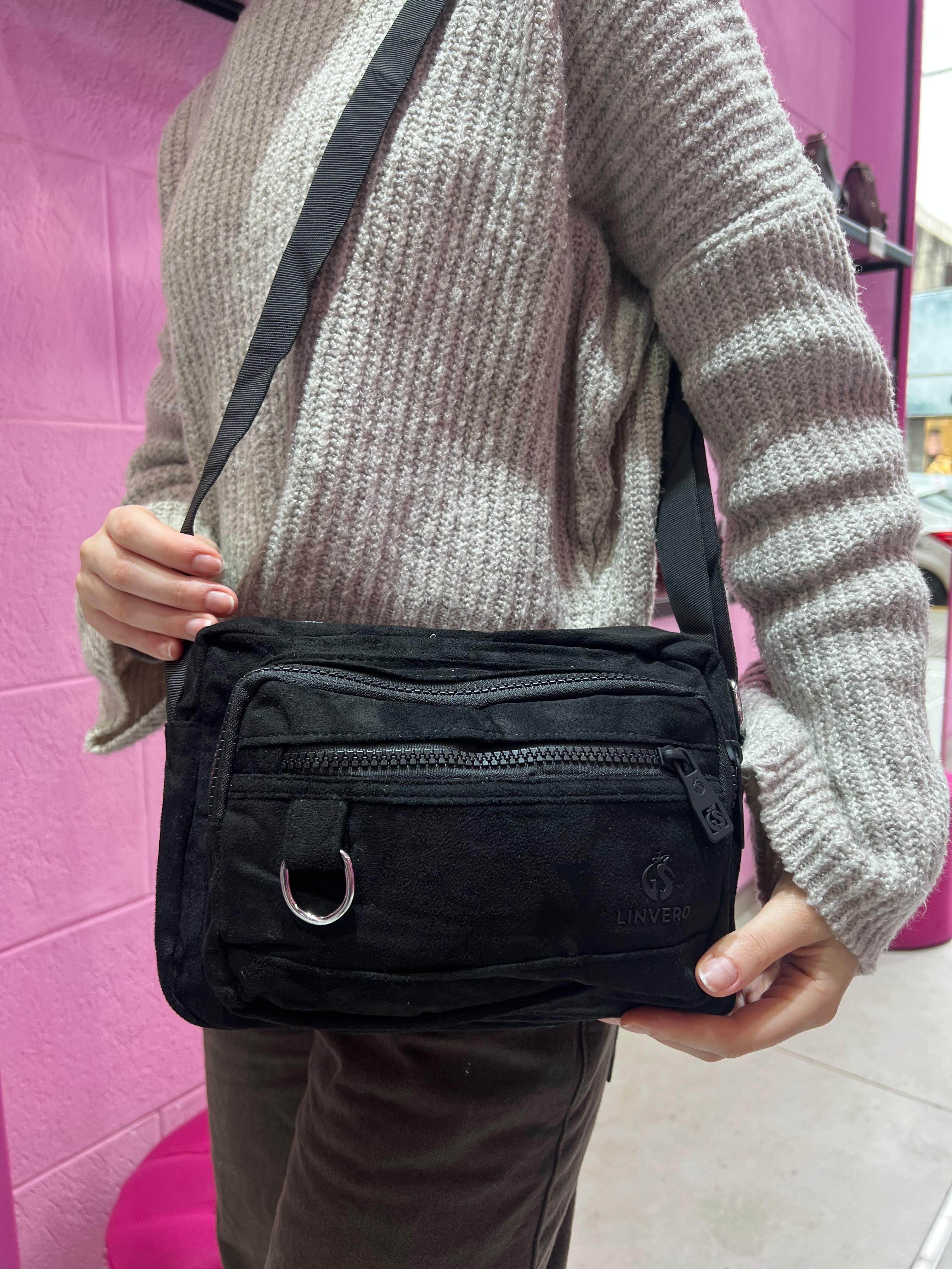 Cartera Bandera Gamuza Morral Negra - f29862f5-8bf1-48db-a947-5e729834c5d6.jpeg
