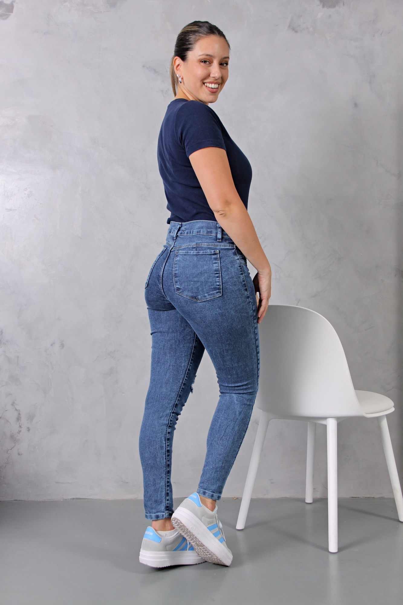 Pantalón Nevado Azul con Rotura y Rasguño - Imagen 4