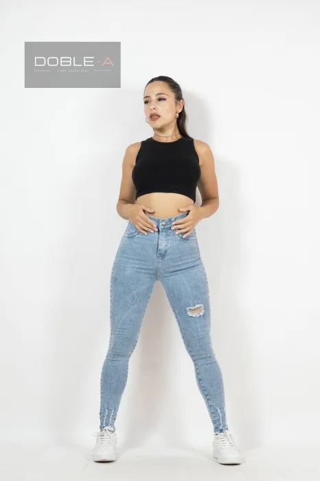 Pantalón Nevado Celeste con Rotura