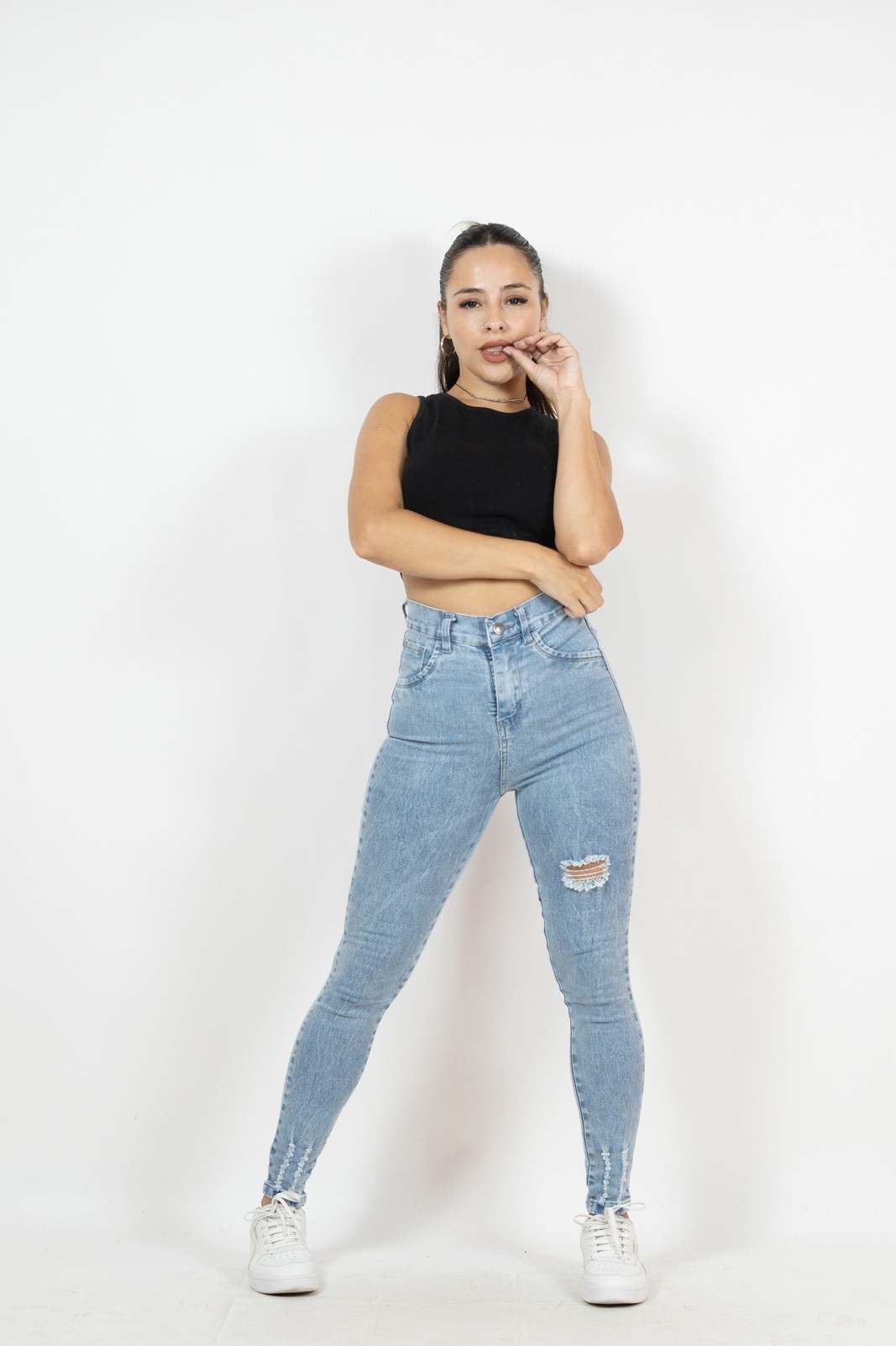 Pantalón Nevado Celeste con Rotura - Imagen 6