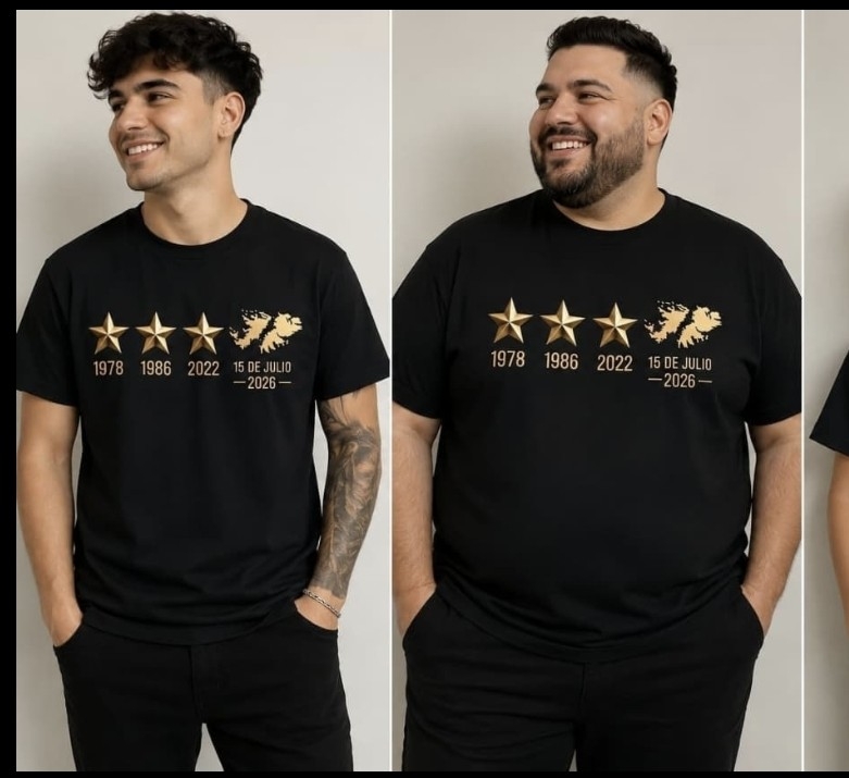 Remera Malvinas Adulto y Talle Especiales Doble Estampa Efecto Bordado. - Imagen 3