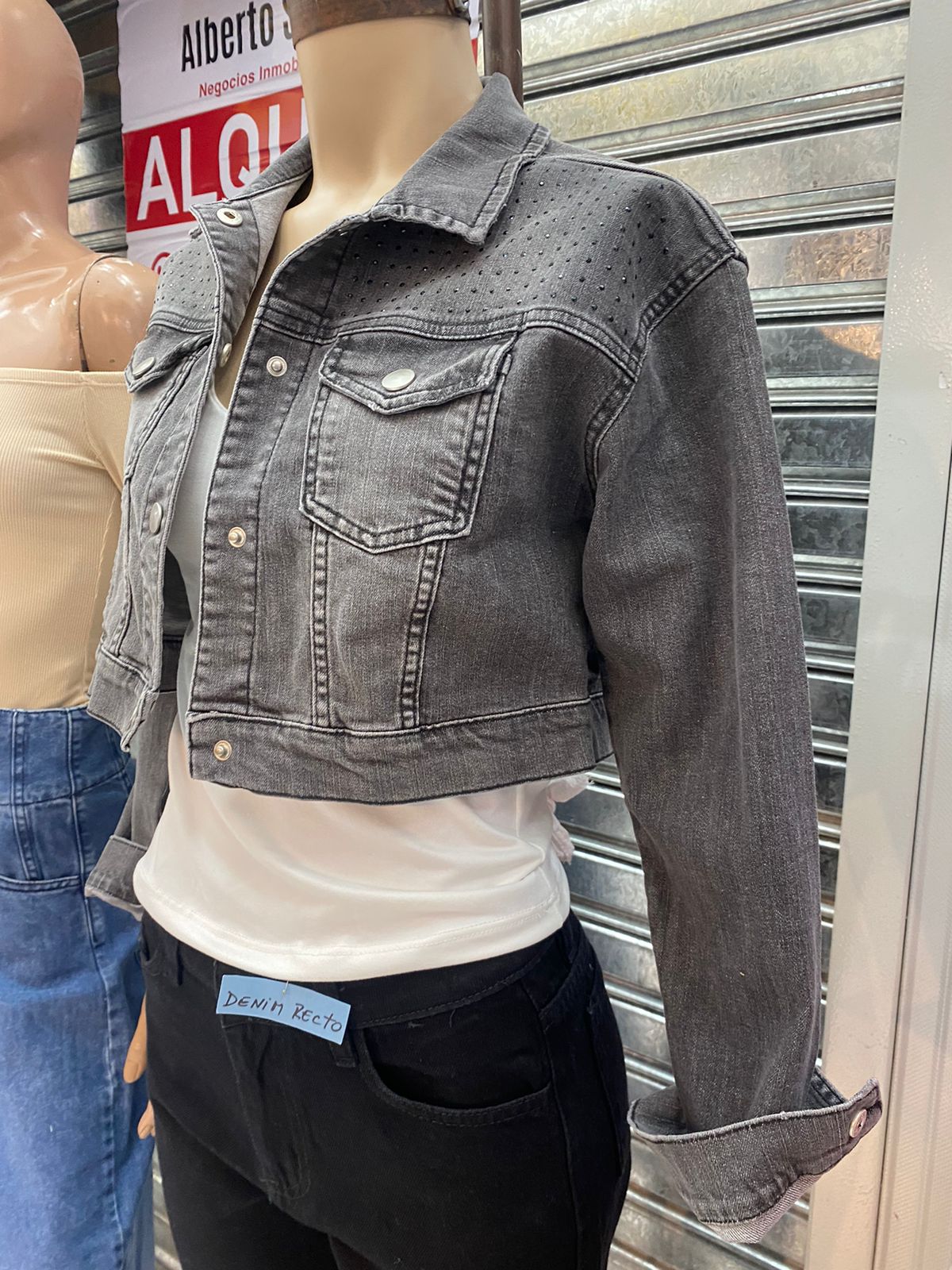 Campera Jean Corta Gris con Strass - WhatsApp%20Image%202026-02-25%20at%2011.10.17%20AM.jpeg