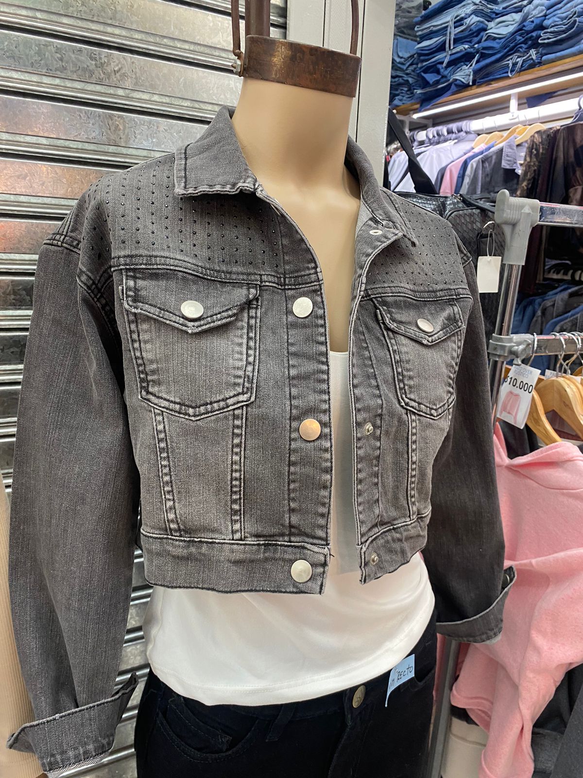 Campera Jean Corta Gris con Strass - WhatsApp%20Image%202026-02-25%20at%2011.10.16%20AM.jpeg