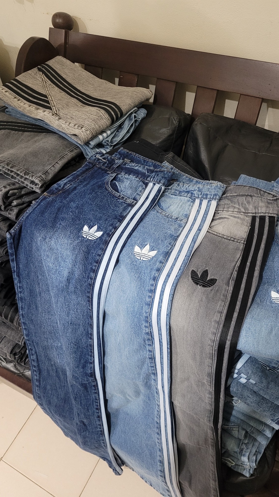 Jean Wide Leg 3 Tiras Adidas Bordado - Imagen 2