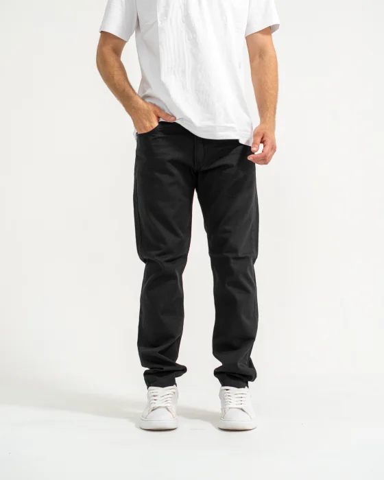 Corte Recto Jeans Rigido Negro