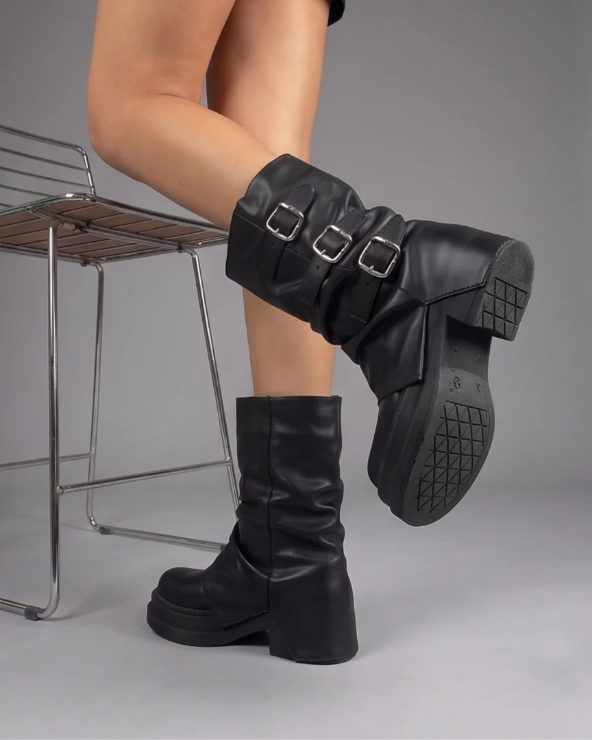 Botas Abuchonada con Hebillas Negro - Imagen 2