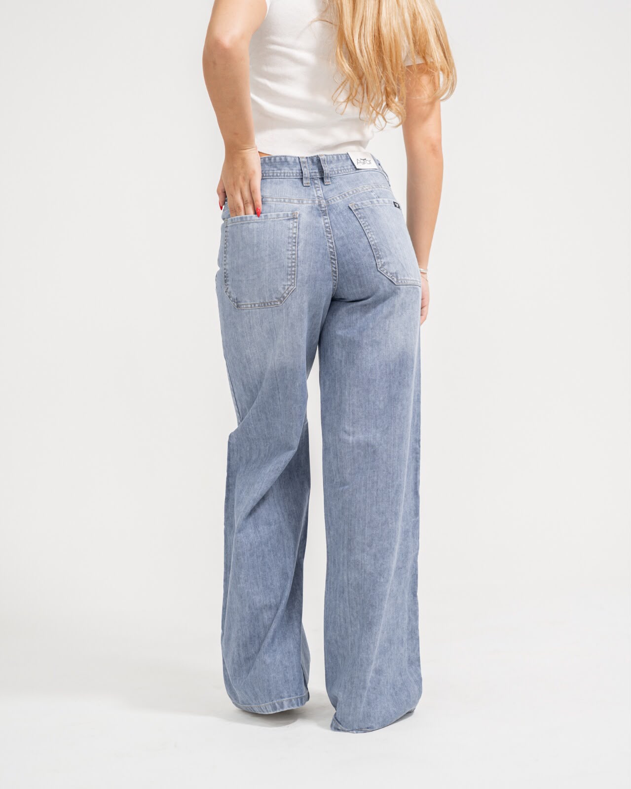 Jean Wide Leg Rigido Celeste - f523b8a2-7ca4-458e-92fe-6da51f81c4cf.jfif