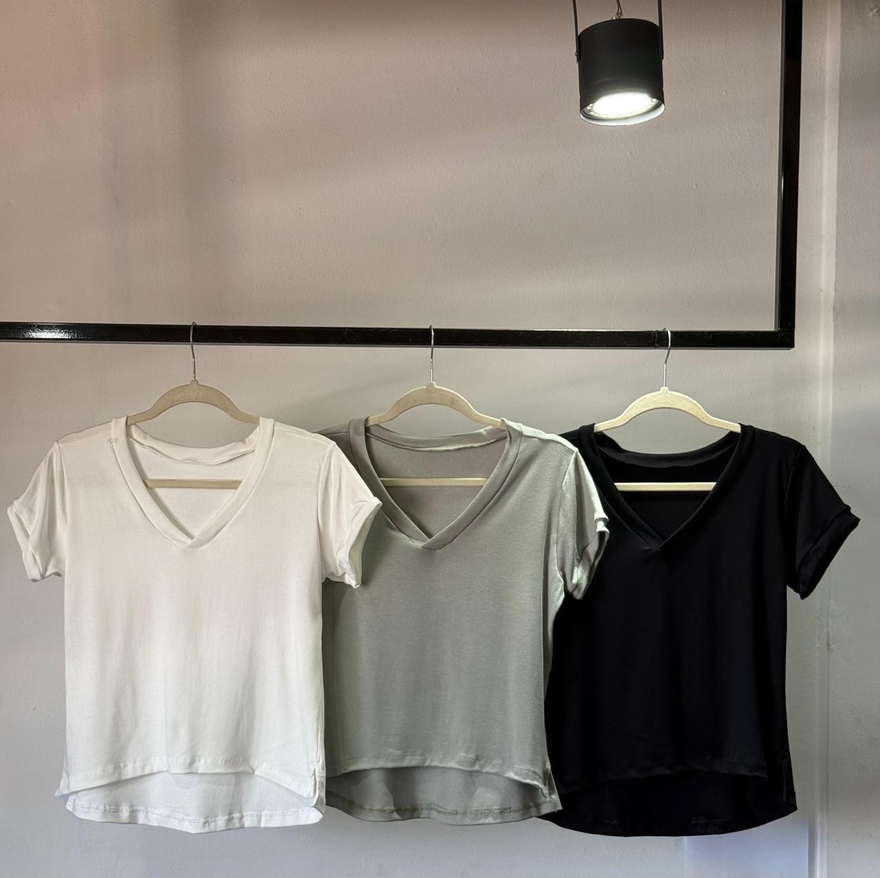 Remera Escote V - Imagen 2