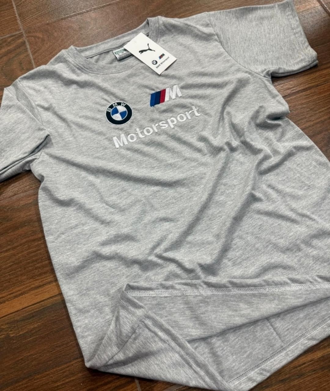Remera Premiun Bordada de Hombre - Imagen 2