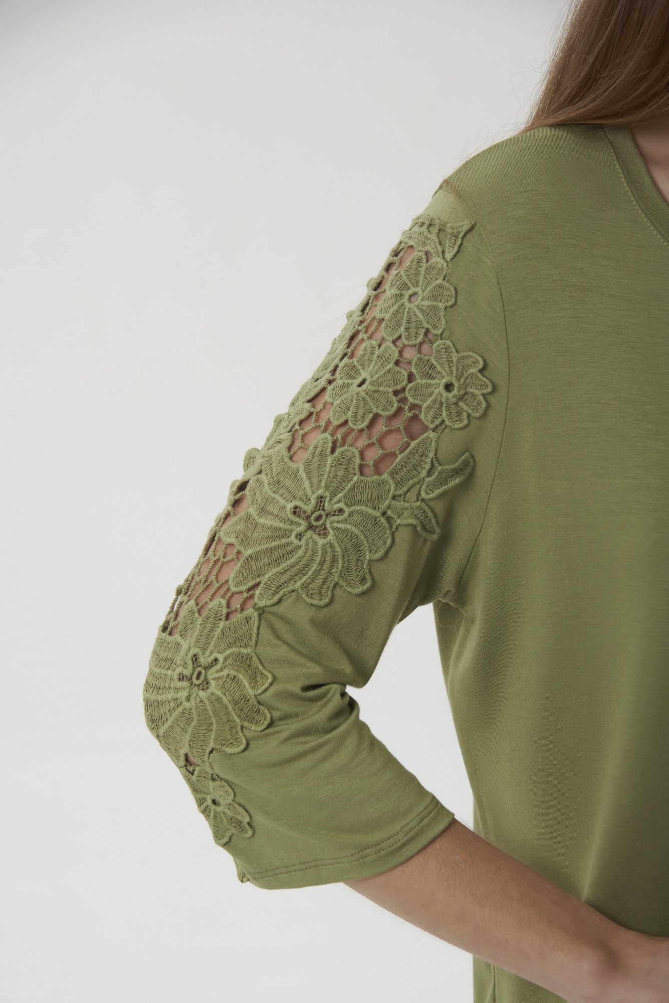Art 1587 Cuello Apliq/ Flor - Imagen 2