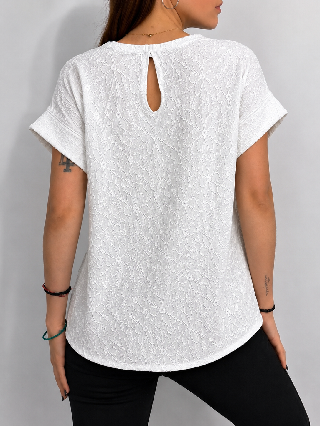 Remera de Broderie - 0028BD47-2783-4D7E-9727-F4C5B62614A3.png
