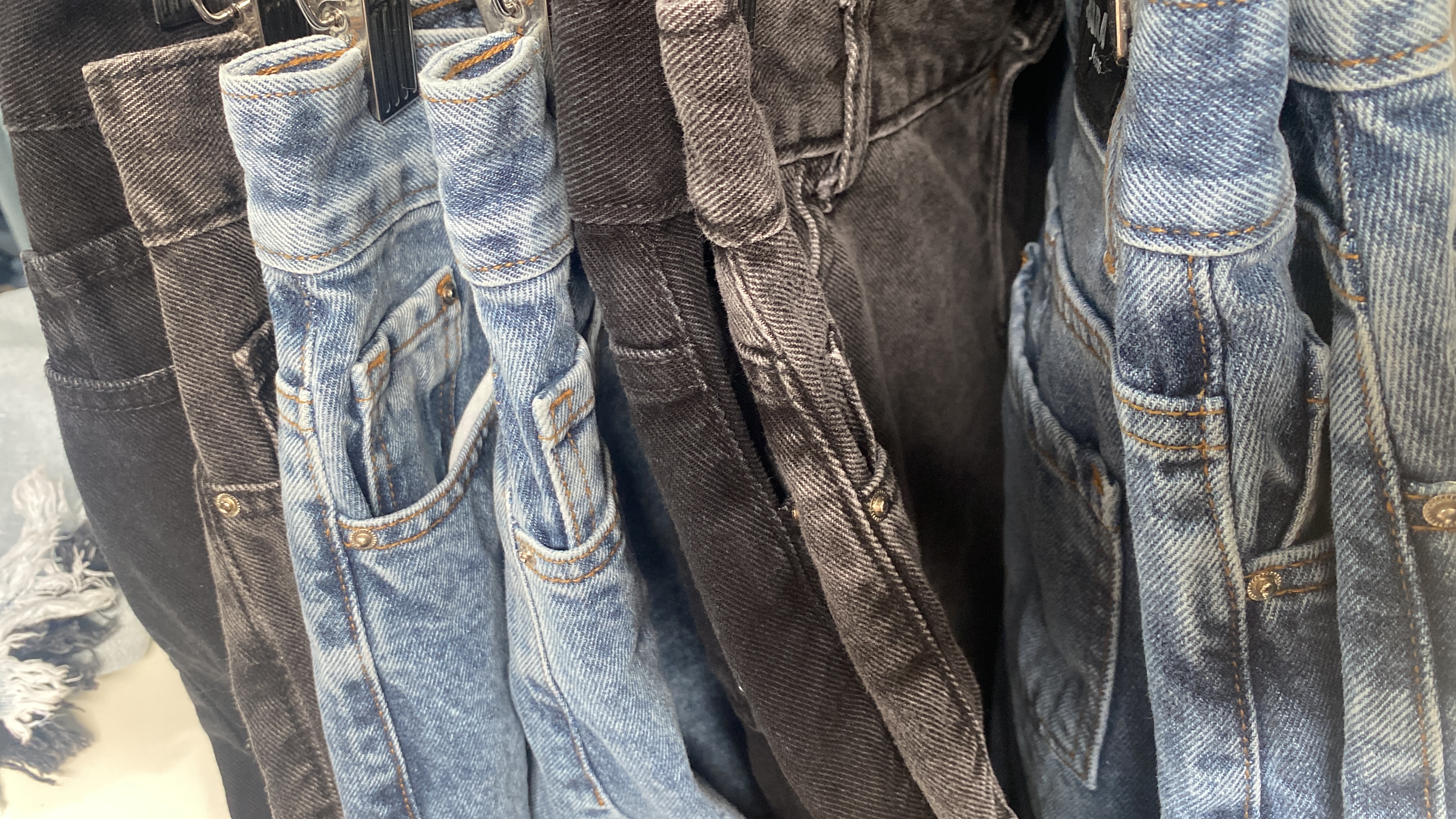Bermuda Jeans - F7F41A6C-98DF-49E6-9AD3-42DF27A7959C.jpeg