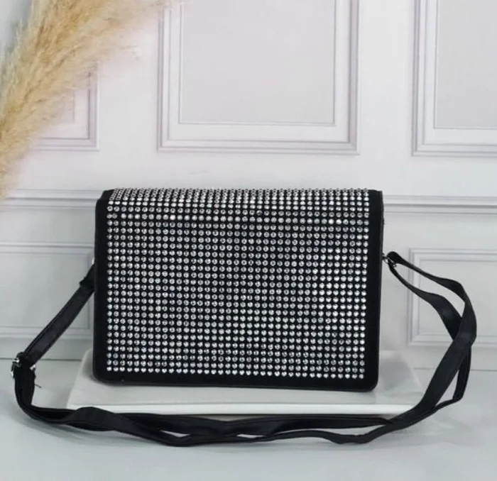 Cartera Cuadrada con Strass