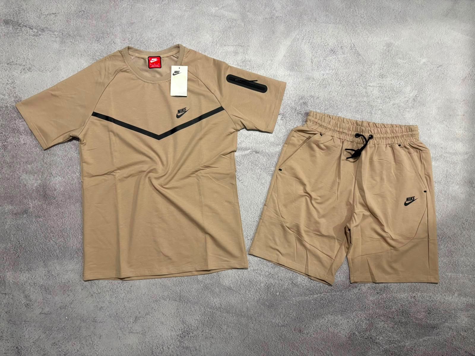 Conjunto ni Ke Tech Liso - 31e35294-7d72-4674-9ac7-77b0438a3519.jpeg