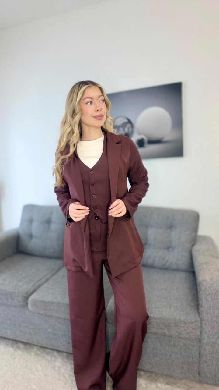 Conjunto Pantalone Chaleco y Blazer - d89cd49f-e007-4512-a9db-74398a6052dd.jpeg