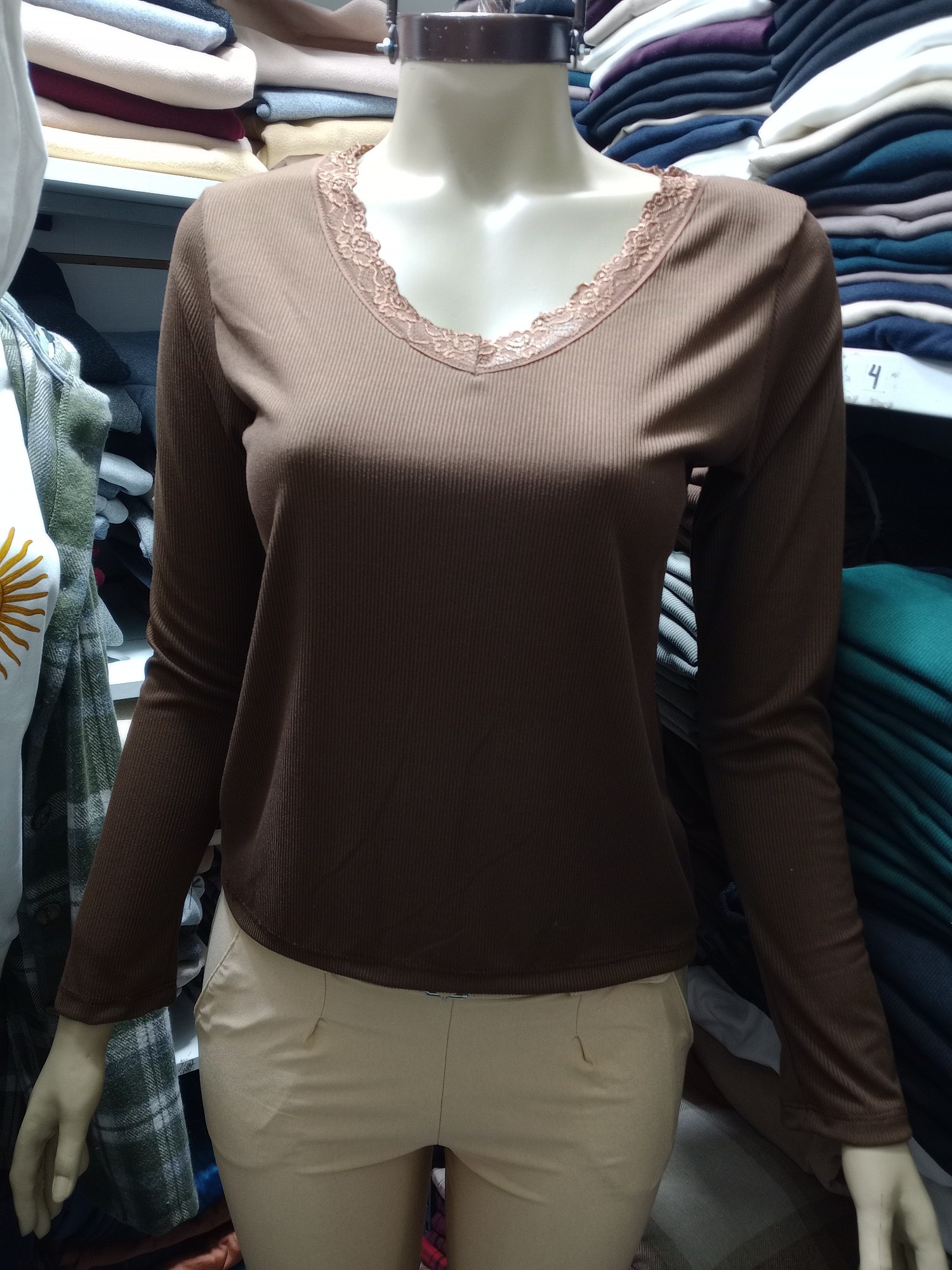 Remera Manga Larga Cuello V- Morley Soft con Puntilla Encaje - Imagen 2