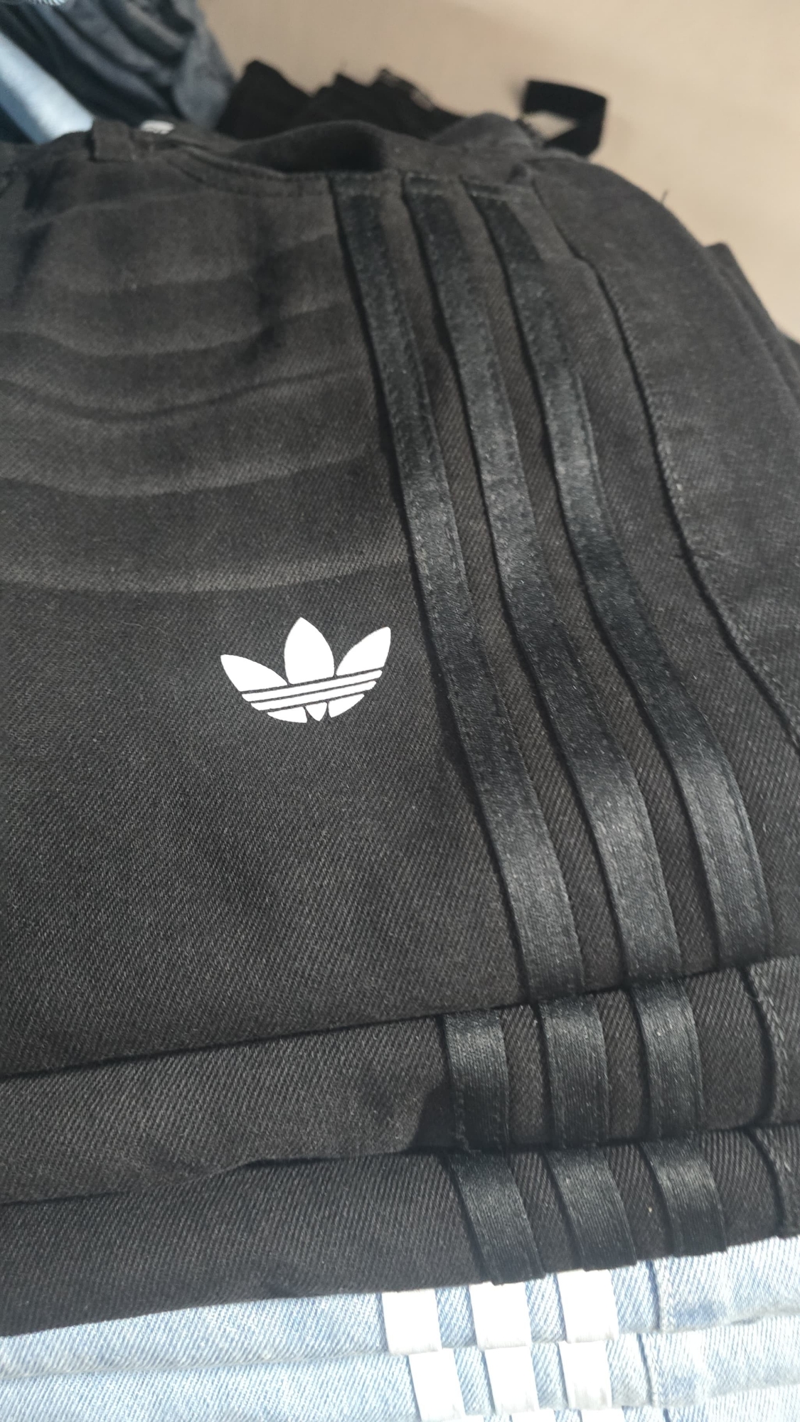 Baggy Dama Adidas Estampado Efecto Bordado - Imagen 2