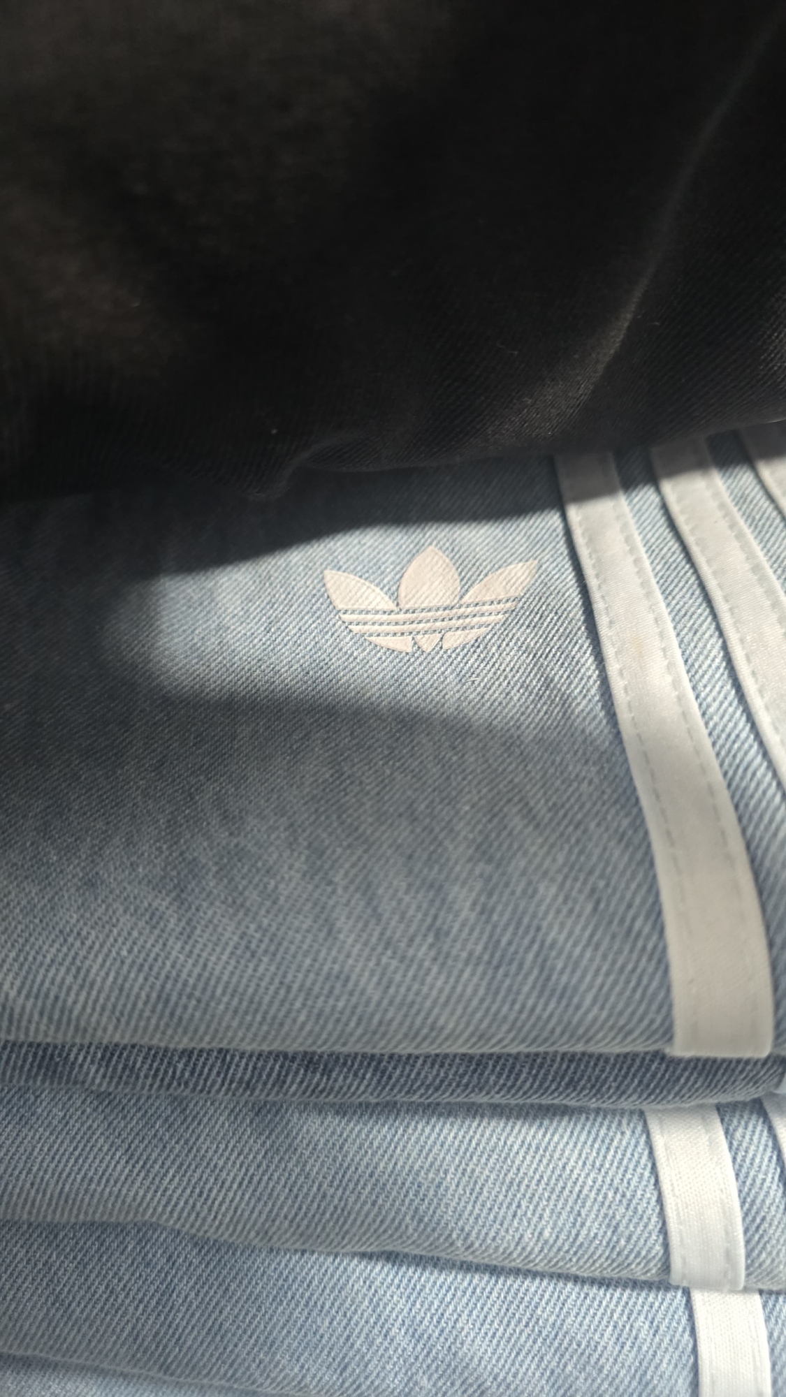 Baggy Dama Adidas Estampado Efecto Bordado - Imagen 3