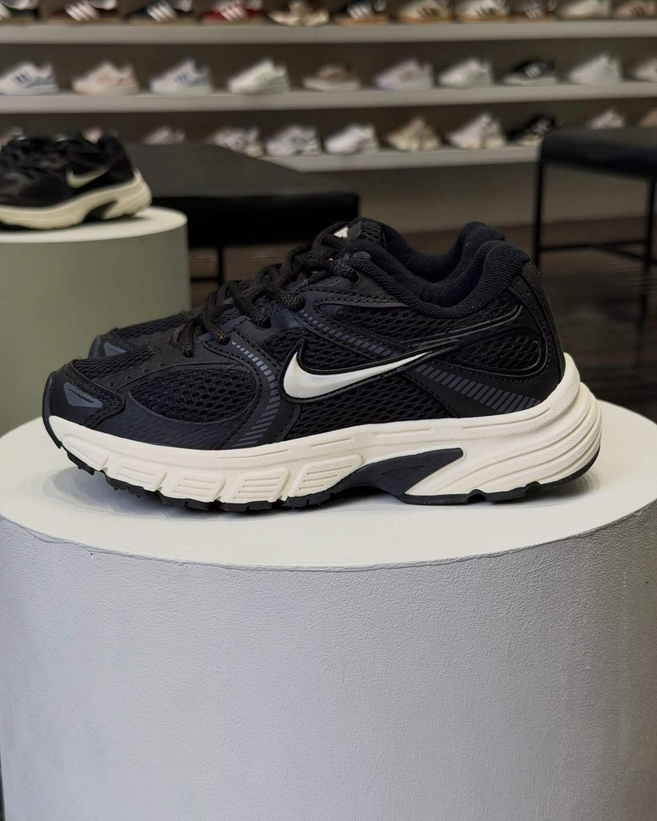 Nike V5 Deportivo - Imagen 4