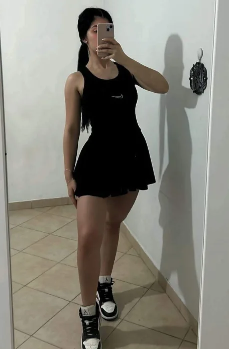 Vestido Deportivo con Shorts Abajo.
