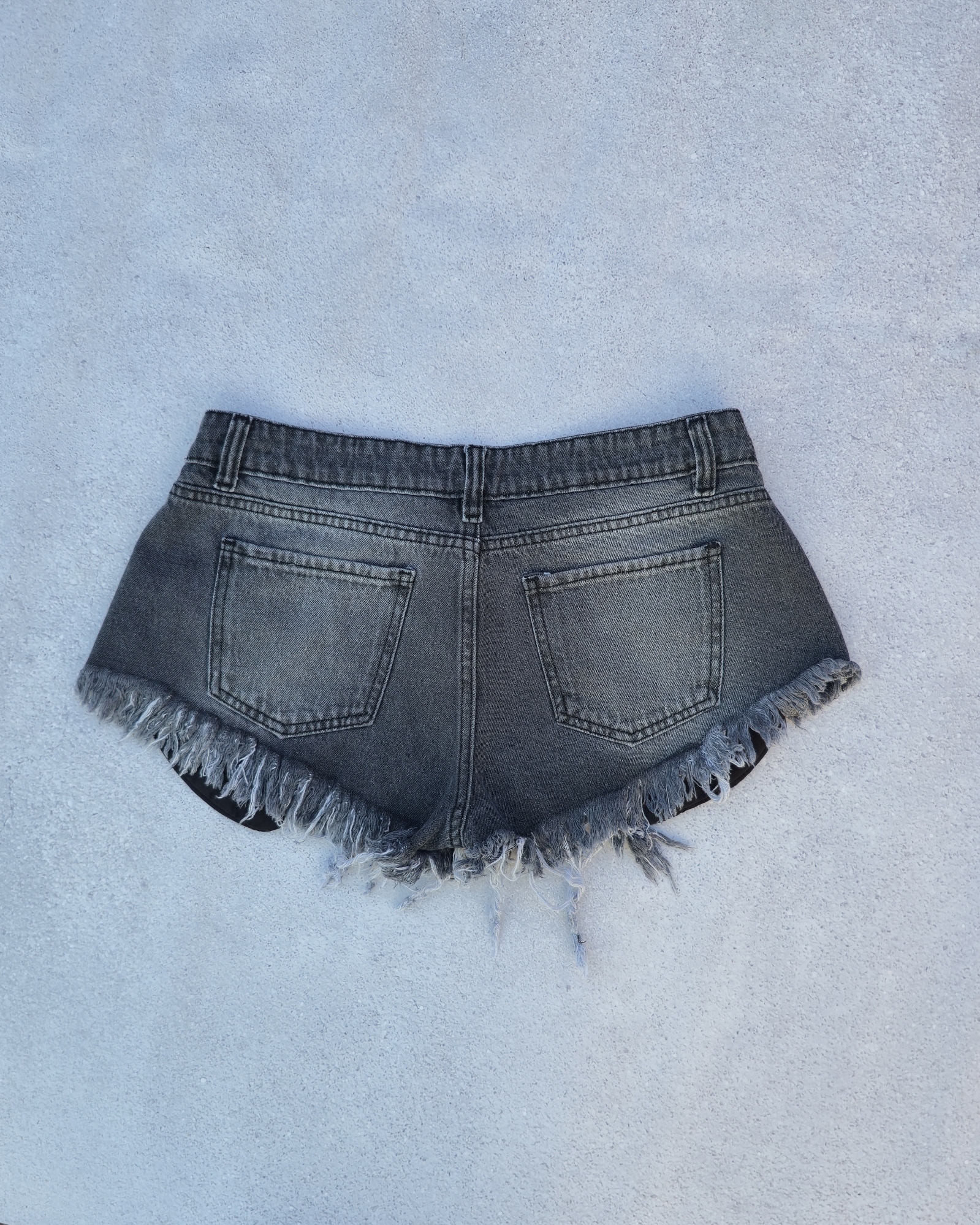 Short Tiro bajo Gris con Roturas - Imagen 2