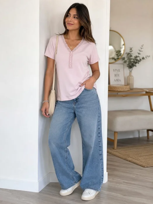 Remera con Encaje y Boton