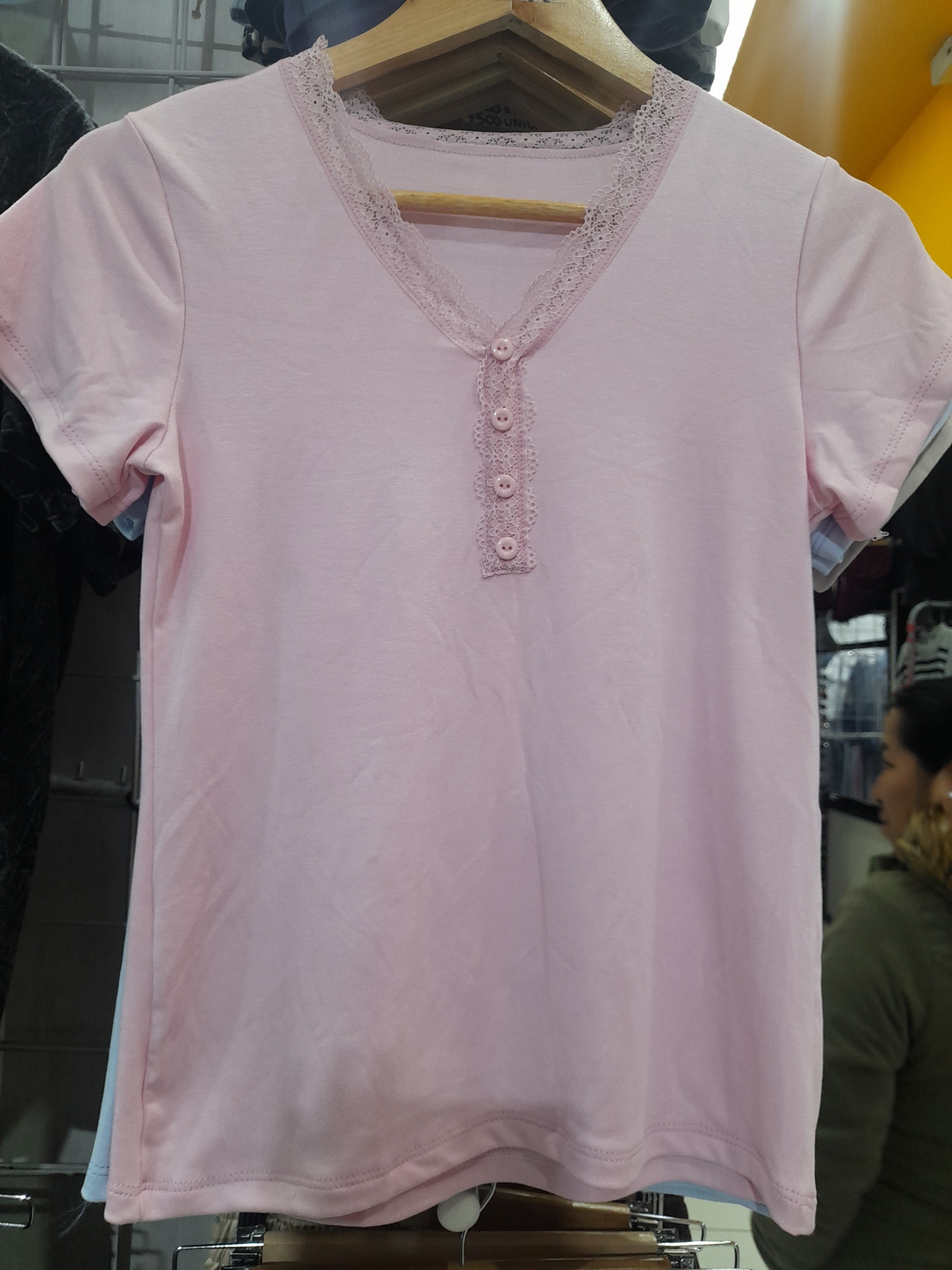 Remera con Encaje y Boton - Imagen 2