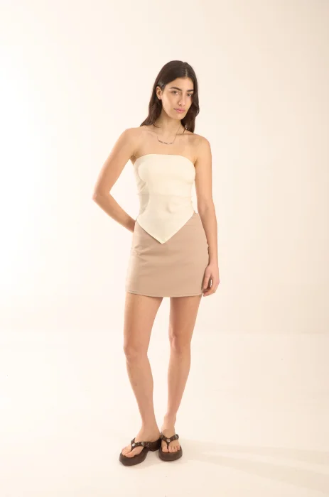 Skort Sastrero con Bolsillos Falsos, Pinzas Traseras y Cierre Invisible
